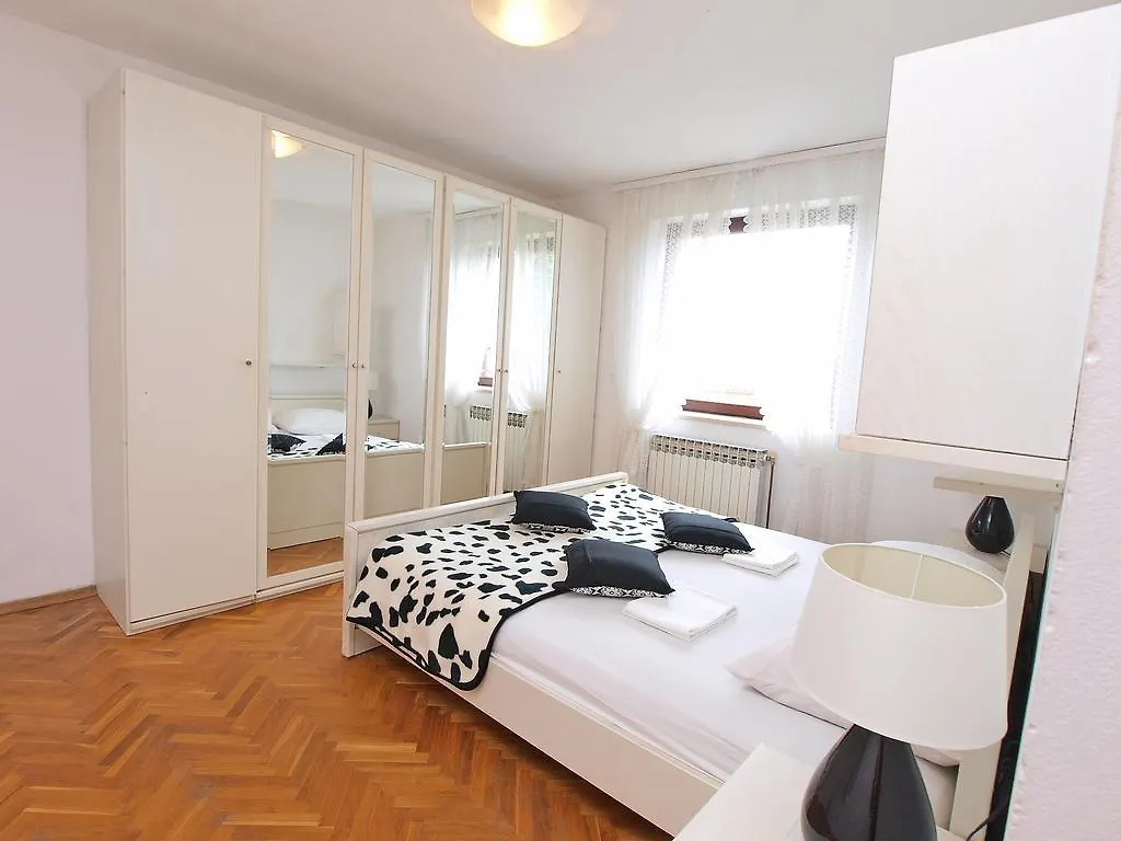 Apartments Prostin 772 0*, Fazana Croatia